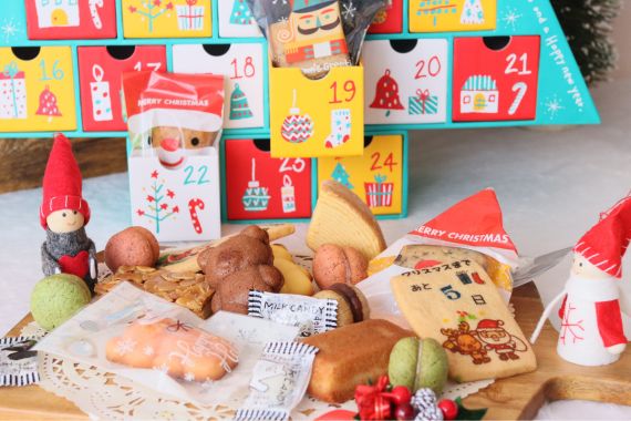 ツリー型アドベントカレンダー『クリスマスドリーム』と焼き菓子の詰め合わせ。フィナンシェやクッキーなど手作りスイーツ入り