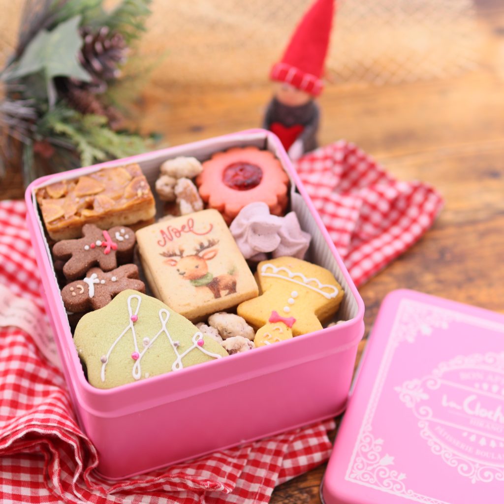 クリスマス限定クッキー缶に詰まった彩り豊かなクッキー