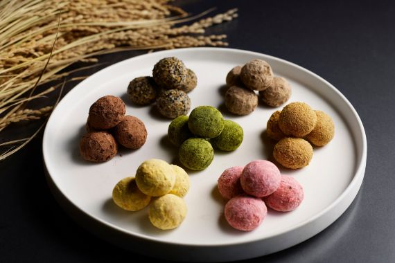 ネガイノヒトツブ7種。抹茶・ほうじ茶・黒ごま・きなこ・みかん・いちご・ココアのポルボロン。